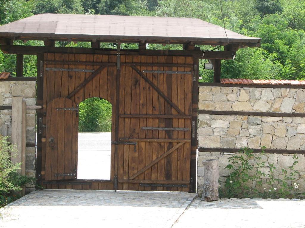 Family Hotel Kalifer Kalofer Exterior photo