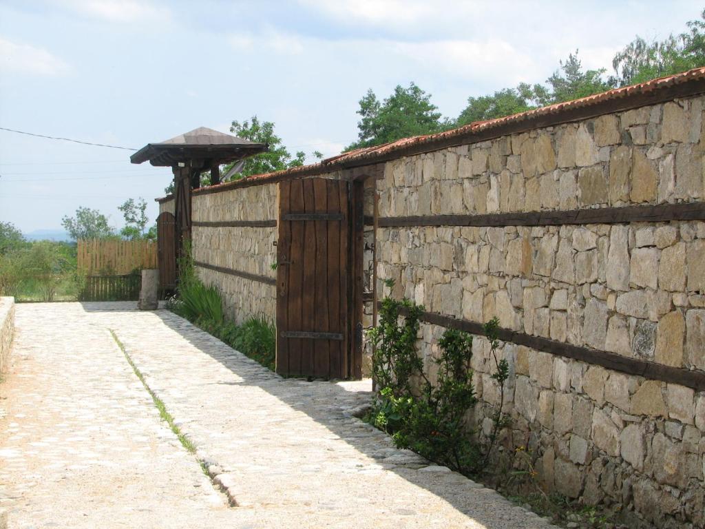 Family Hotel Kalifer Kalofer Exterior photo